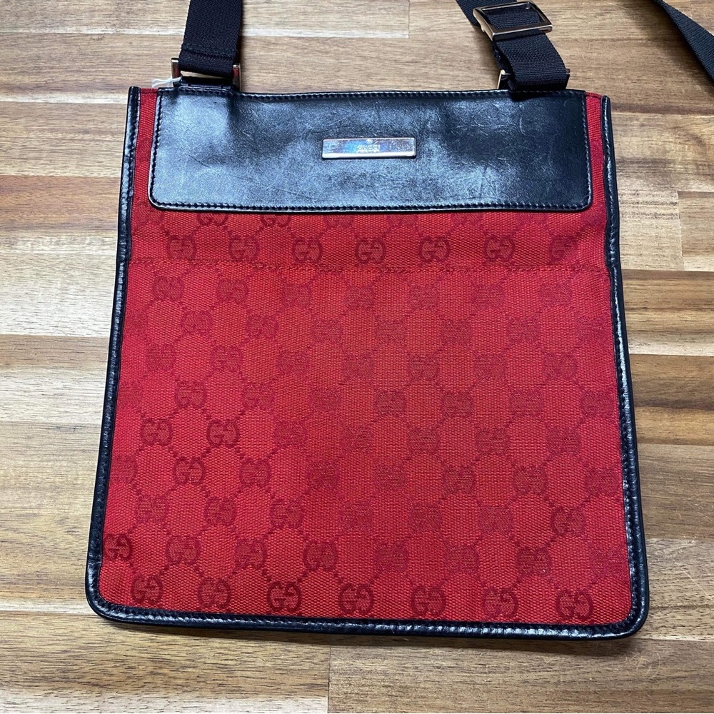 Authentic gucci crossbody bag